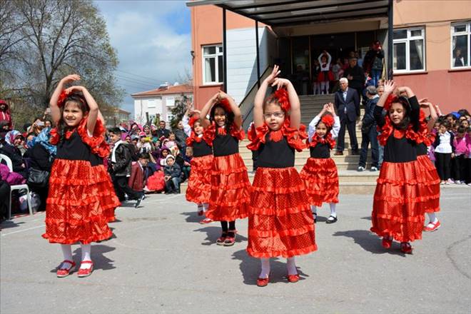 Kamber Gülizar Demir İlkokulu 23 Nisan Kutlamalarına Damga Vurdu