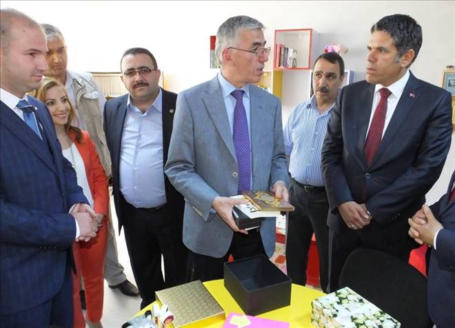 Sultanhanı Kervan Kütüphanesi Vali Ataklı Tarafından Açıldı