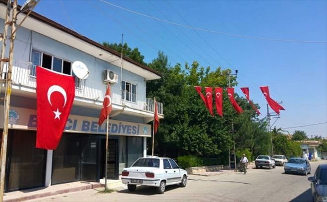 Teröre Tepki İçin Köyü Türk Bayrağı İle Donattılar.