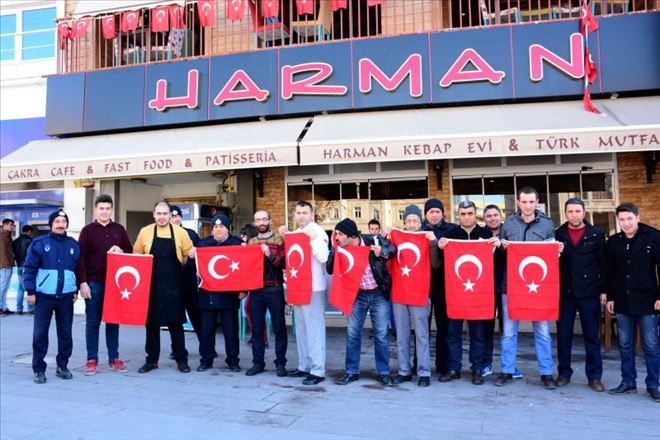 Aksaray Belediyesi Esnaflara Binlerce Türk Bayrağı Dağıttı