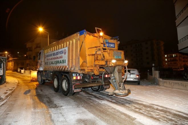 Belediye Ekipleri Kar Temizleme Çalışmalarını Sürdürüyor