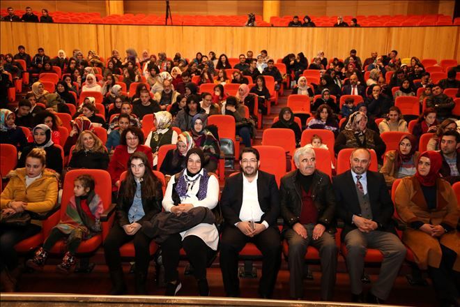Aksaray Belediyesi Tarafından Organize Edilen ?Annemin Türküsü?Adlı Tiyatro Gösterisi Büyük İlgi Gördü