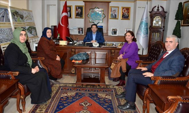 Ak Parti Kadın Kolları Yerel Yönetimler Başkanı Ve Yönetimi, Başkan Yazgı´yı Makamında Ziyaret Etti