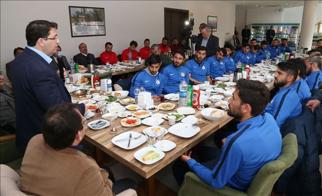 Aksaray Belediyespor Oyuncularına Moral Kahvaltısı