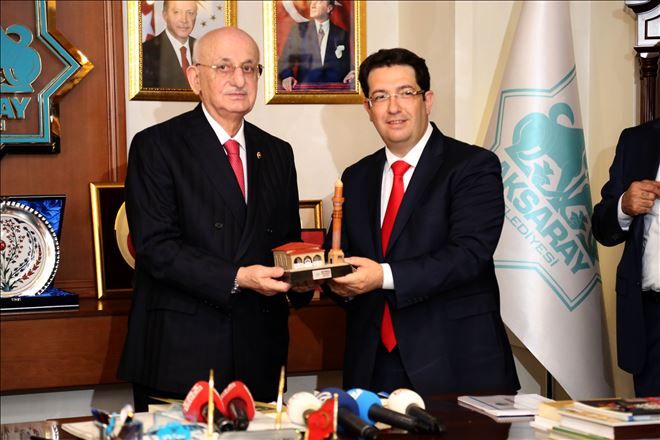 Türkiye Büyük Millet Meclisi Başkanı İsmail Kahraman, Belediye Başkanı Haluk Şahin Yazgı´yı Makamında Ziyaret Etti