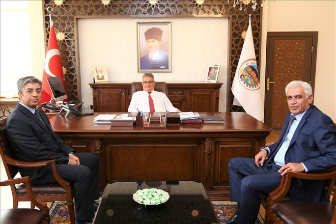 Aksaray Gümrük Müdürü Hasan Hüseyin Dinveser Vali Pekmez´i ziyaret etti