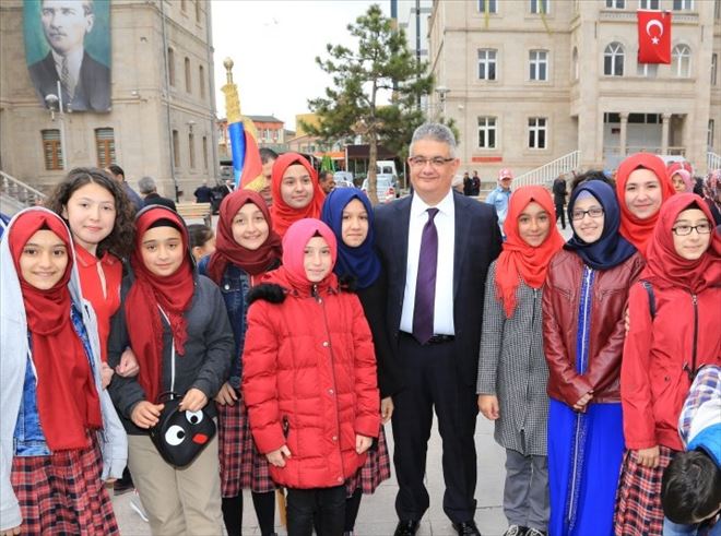 Vali Aykut Pekmez 23 Nisan Ulusal Egemenlik ve Çocuk Bayramı Mesajı Yayınladı