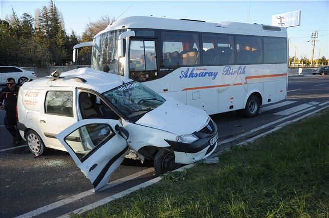 Aksaray Niğde Servis Aracı Kaza Yaptı 4 Kişi Yaralandı