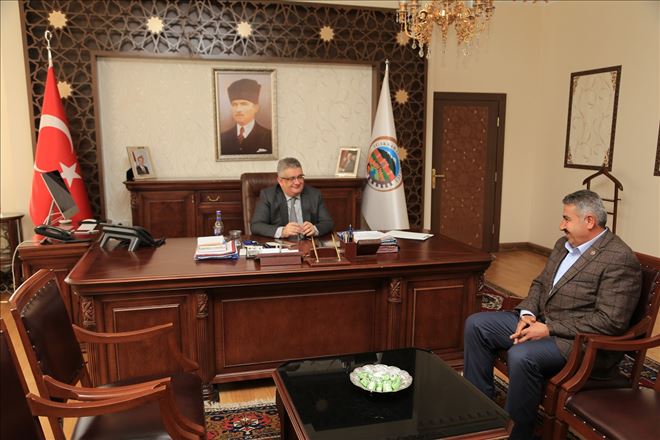 İl Genel Meclis Üyesi Fahrettin Akyamaç Vali Pekmez´i ziyaret etti