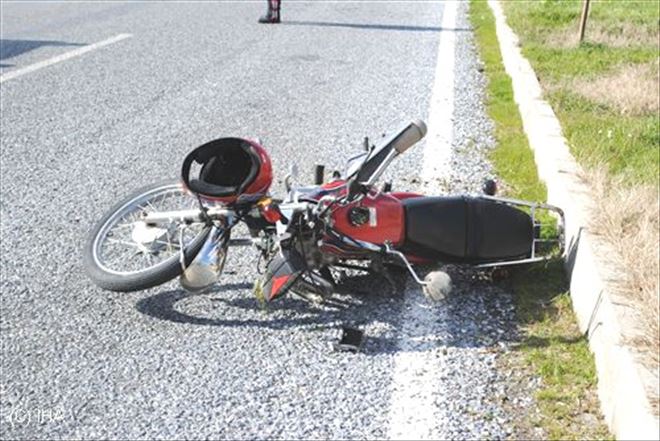 Aksaray´da Motosiklet Otomobil İle Çarpıştı 2 Kişi Yaralandı