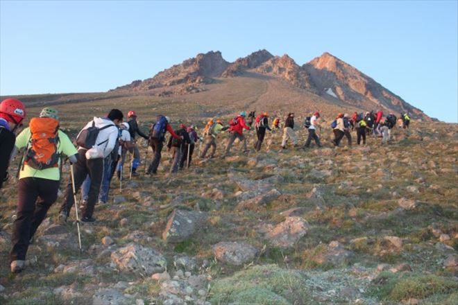 140 Dağcı 15 Temmuz Anısına Hasandağı Tırmanışını Gerçekleştirdi