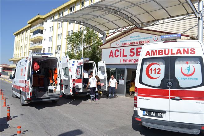 Minibüs Elektrik Direğine Çarptı;4 Kişi Yaralandı