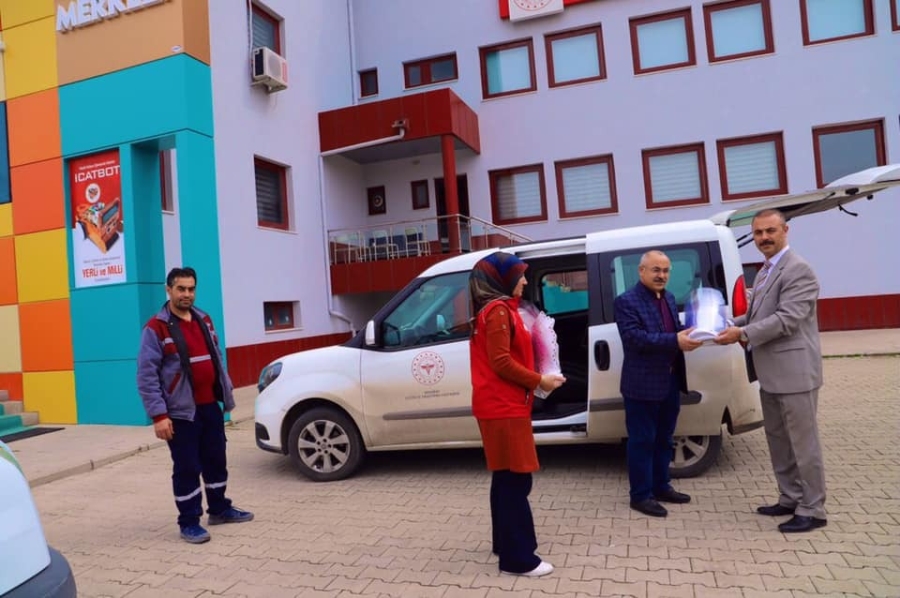 Aksaray'da Sağlık Çalışanlarına Gençlerden Destek
