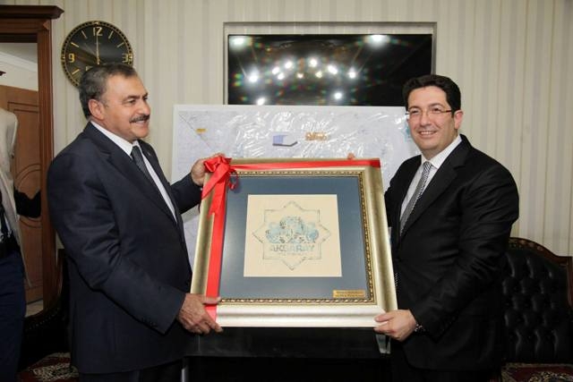 Bakan Eroğlu`ndan Belediye Başkanı Yazgı`ya övgü
