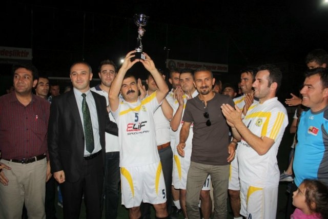 Cemiyet Kupasını Sahibi Genç Fenerbahçeliler
