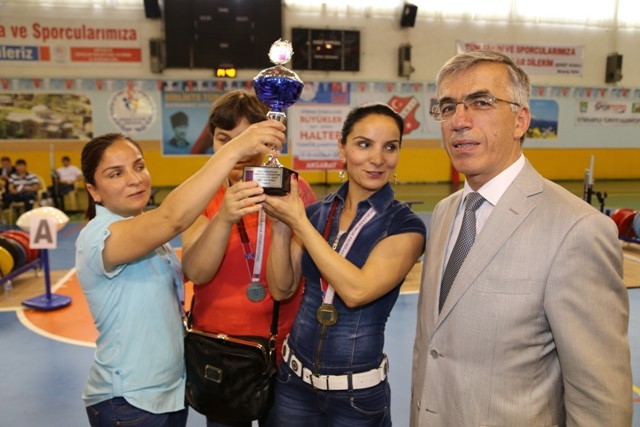 Görme engelliler halter şampiyonası Aksaray`da başladı