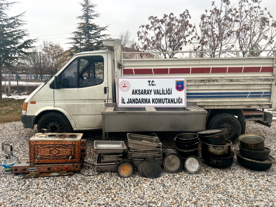 Aksaray Jandarması Devriye Esnasında 2 Hırsızı Çaldıkları Eşyalar İle Birlikte Yakaladı