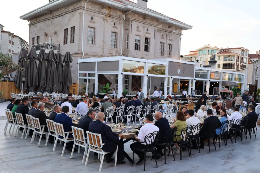 Aksaray'da görev yeri değişen hâkim ve savcılar ile 40. yılını dolduran avukata veda ve onur gecesi düzenlendi